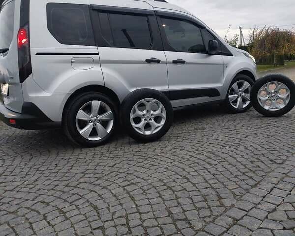 Серый Форд Турнео Коннект, объемом двигателя 1.5 л и пробегом 236 тыс. км за 20500 $, фото 13 на Automoto.ua