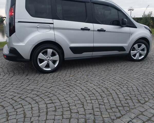 Серый Форд Турнео Коннект, объемом двигателя 1.5 л и пробегом 236 тыс. км за 20500 $, фото 14 на Automoto.ua