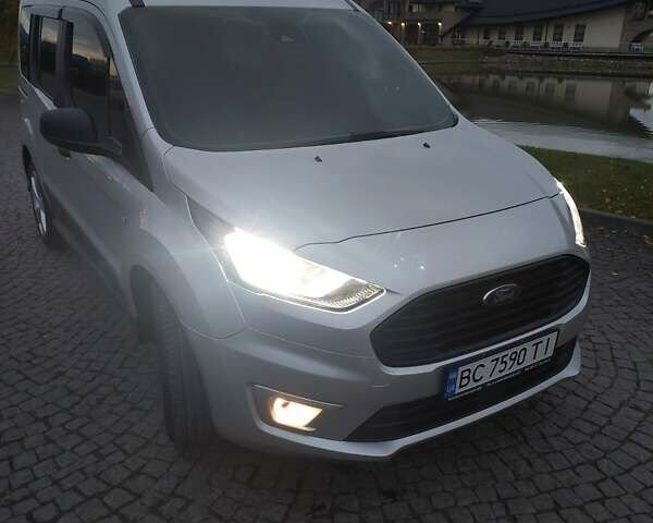 Серый Форд Турнео Коннект, объемом двигателя 1.5 л и пробегом 236 тыс. км за 20500 $, фото 3 на Automoto.ua