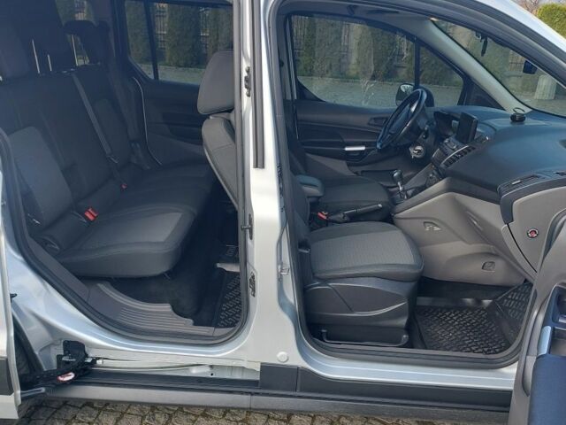 Серый Форд Турнео Коннект, объемом двигателя 1.5 л и пробегом 236 тыс. км за 20500 $, фото 4 на Automoto.ua