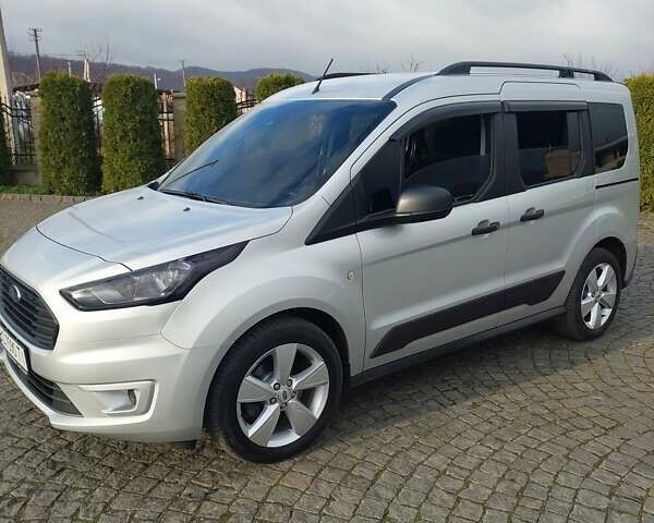 Серый Форд Турнео Коннект, объемом двигателя 1.5 л и пробегом 236 тыс. км за 20500 $, фото 1 на Automoto.ua