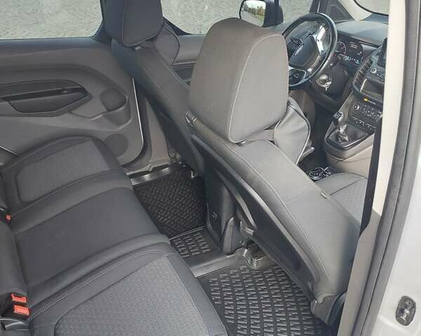 Серый Форд Турнео Коннект, объемом двигателя 1.5 л и пробегом 236 тыс. км за 20500 $, фото 53 на Automoto.ua