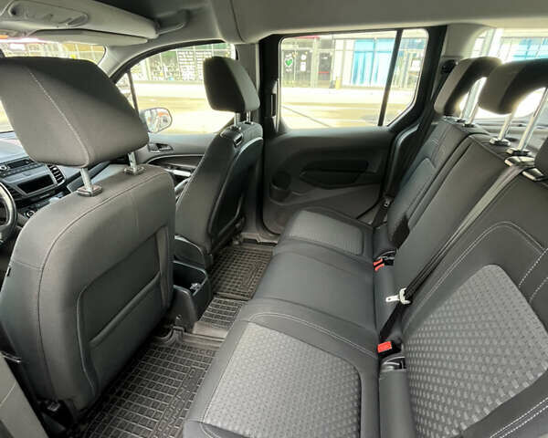 Серый Форд Турнео Коннект, объемом двигателя 1.5 л и пробегом 288 тыс. км за 15500 $, фото 13 на Automoto.ua