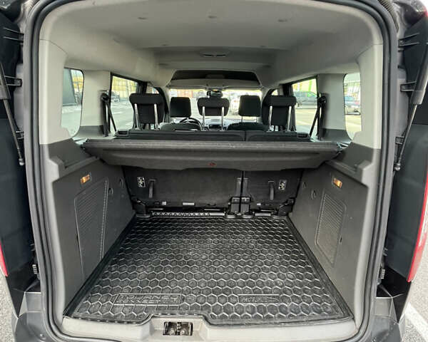 Серый Форд Турнео Коннект, объемом двигателя 1.5 л и пробегом 288 тыс. км за 15500 $, фото 14 на Automoto.ua