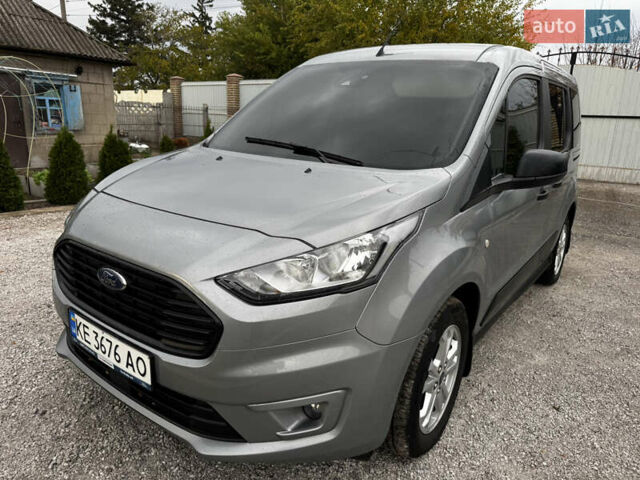 Серый Форд Турнео Коннект, объемом двигателя 1.5 л и пробегом 60 тыс. км за 15800 $, фото 9 на Automoto.ua