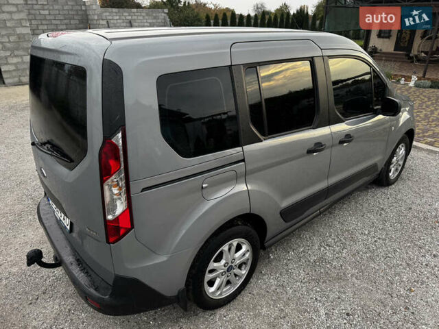 Серый Форд Турнео Коннект, объемом двигателя 1.5 л и пробегом 60 тыс. км за 15800 $, фото 5 на Automoto.ua