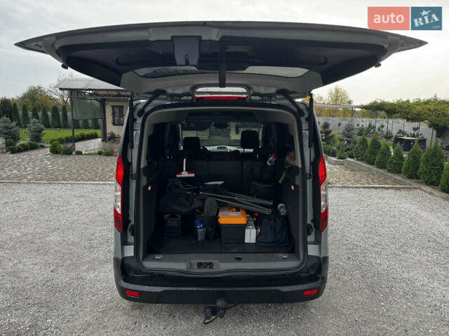 Серый Форд Турнео Коннект, объемом двигателя 1.5 л и пробегом 60 тыс. км за 15800 $, фото 12 на Automoto.ua