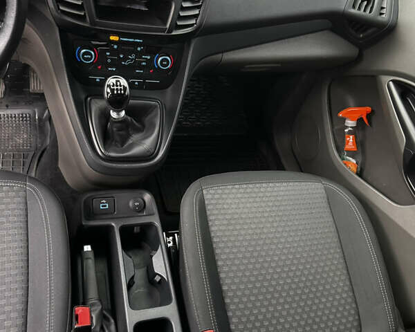 Серый Форд Турнео Коннект, объемом двигателя 1.5 л и пробегом 60 тыс. км за 15800 $, фото 14 на Automoto.ua