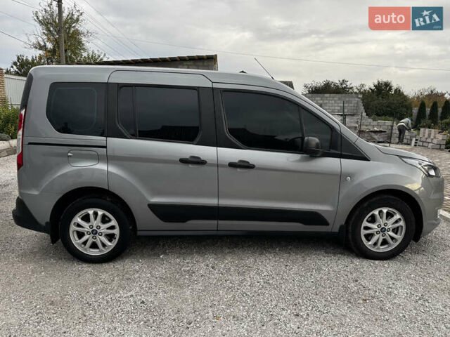 Серый Форд Турнео Коннект, объемом двигателя 1.5 л и пробегом 60 тыс. км за 15800 $, фото 7 на Automoto.ua