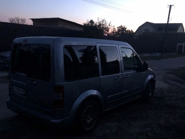 Серый Форд Турнео Коннект, объемом двигателя 1.8 л и пробегом 270 тыс. км за 3000 $, фото 7 на Automoto.ua