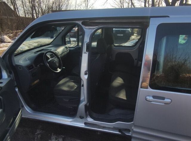 Сірий Форд Турнео Коннект, об'ємом двигуна 1.8 л та пробігом 300 тис. км за 3850 $, фото 6 на Automoto.ua