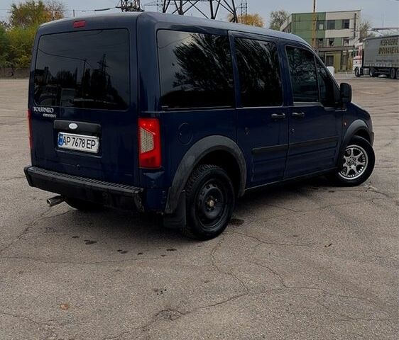 Синий Форд Турнео Коннект, объемом двигателя 1.8 л и пробегом 450 тыс. км за 4100 $, фото 3 на Automoto.ua