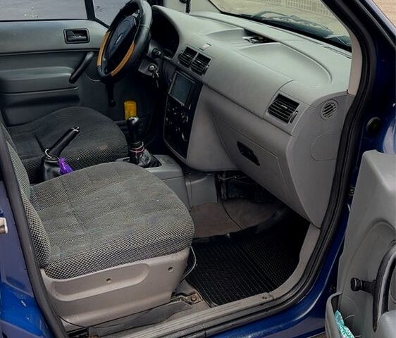 Синий Форд Турнео Коннект, объемом двигателя 1.8 л и пробегом 450 тыс. км за 4100 $, фото 6 на Automoto.ua