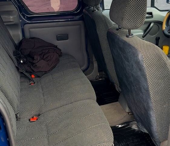 Синий Форд Турнео Коннект, объемом двигателя 1.8 л и пробегом 450 тыс. км за 4100 $, фото 8 на Automoto.ua