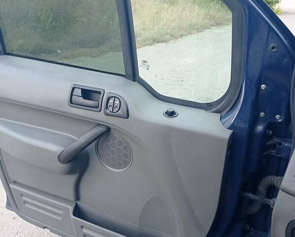 Синий Форд Турнео Коннект, объемом двигателя 1.8 л и пробегом 328 тыс. км за 3700 $, фото 6 на Automoto.ua