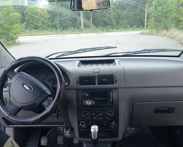 Синий Форд Турнео Коннект, объемом двигателя 1.8 л и пробегом 328 тыс. км за 3700 $, фото 1 на Automoto.ua