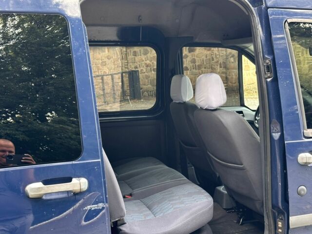 Синий Форд Турнео Коннект, объемом двигателя 1.8 л и пробегом 300 тыс. км за 4700 $, фото 9 на Automoto.ua