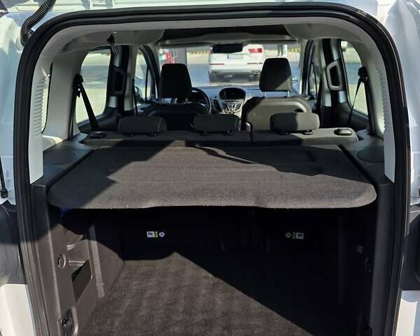 Белый Форд Tourneo Courier, объемом двигателя 1.5 л и пробегом 141 тыс. км за 9999 $, фото 26 на Automoto.ua