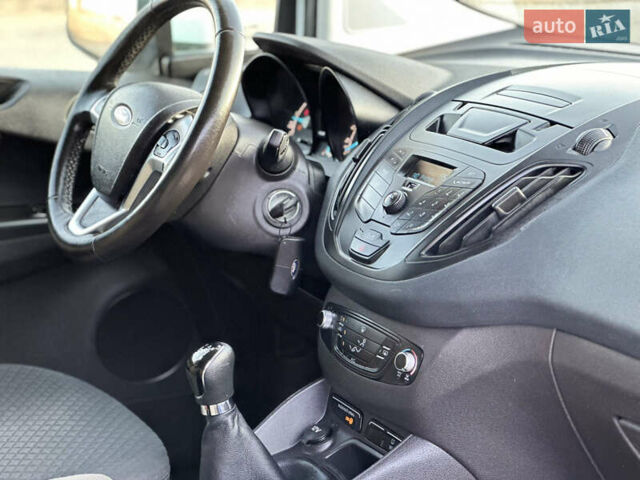 Белый Форд Tourneo Courier, объемом двигателя 1.5 л и пробегом 220 тыс. км за 9200 $, фото 9 на Automoto.ua