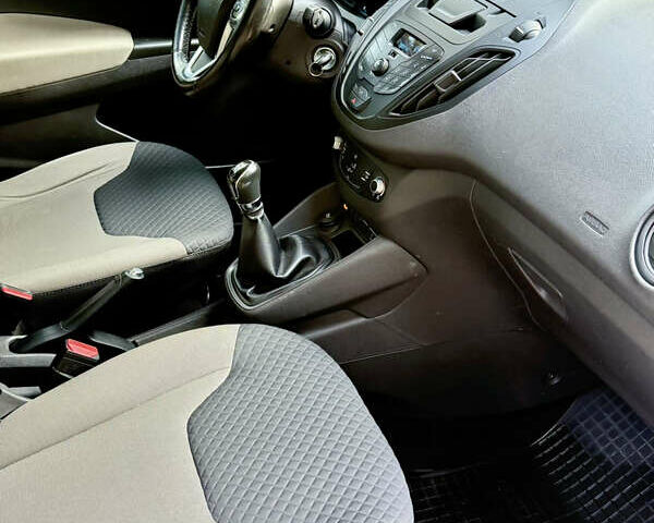 Форд Tourneo Courier 2017 в Луцке на Automoto.ua Белый Форд Tourneo Courier, объемом двигателя 1.5 л и пробегом 221 тыс. км за 9400 $, фото 21 на Automoto.ua