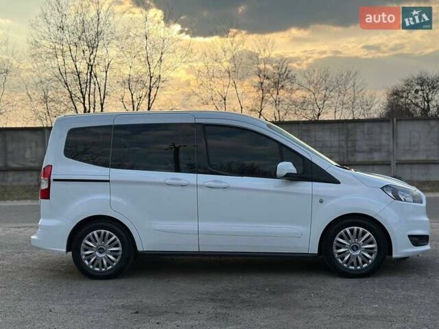 Белый Форд Tourneo Courier, объемом двигателя 1.5 л и пробегом 215 тыс. км за 10000 $, фото 2 на Automoto.ua