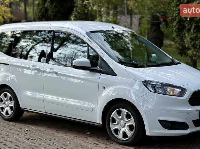 Форд Tourneo Courier 2017 в Луцке на Automoto.ua Белый Форд Tourneo Courier, объемом двигателя 1.5 л и пробегом 221 тыс. км за 9400 $, фото 2 на Automoto.ua
