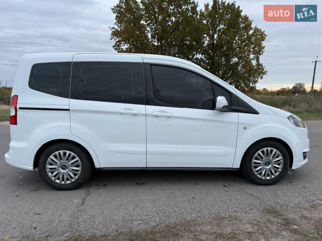 Белый Форд Tourneo Courier, объемом двигателя 1.5 л и пробегом 220 тыс. км за 9200 $, фото 5 на Automoto.ua