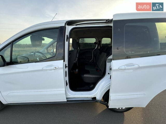 Белый Форд Tourneo Courier, объемом двигателя 1.5 л и пробегом 220 тыс. км за 9200 $, фото 11 на Automoto.ua