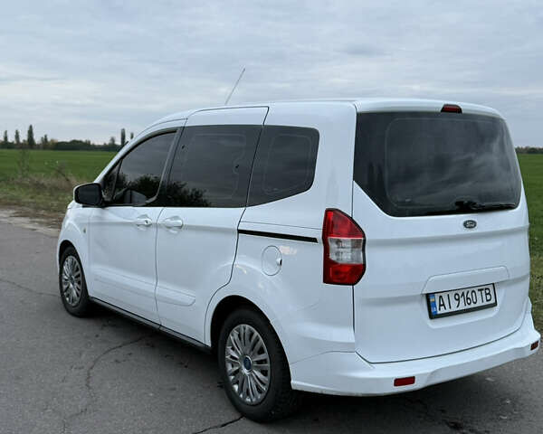 Белый Форд Tourneo Courier, объемом двигателя 1.5 л и пробегом 220 тыс. км за 9200 $, фото 2 на Automoto.ua