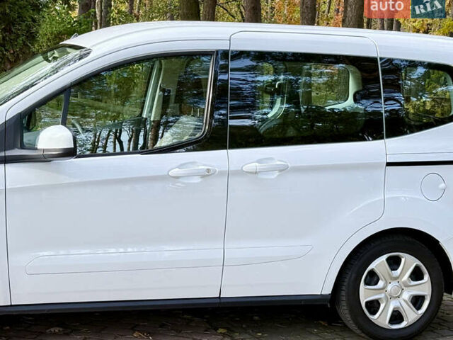 Форд Tourneo Courier 2017 в Луцке на Automoto.ua Белый Форд Tourneo Courier, объемом двигателя 1.5 л и пробегом 221 тыс. км за 9400 $, фото 8 на Automoto.ua