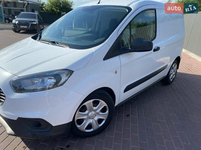 Білий Форд Tourneo Courier, об'ємом двигуна 1.5 л та пробігом 210 тис. км за 9700 $, фото 2 на Automoto.ua