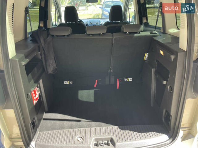 Бежевый Форд Tourneo Courier, объемом двигателя 1.5 л и пробегом 150 тыс. км за 8900 $, фото 4 на Automoto.ua