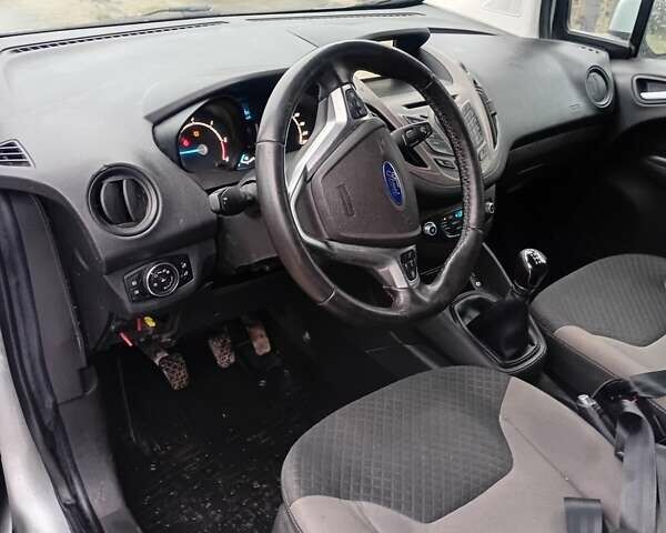 Серый Форд Tourneo Courier, объемом двигателя 1.56 л и пробегом 134 тыс. км за 7900 $, фото 5 на Automoto.ua
