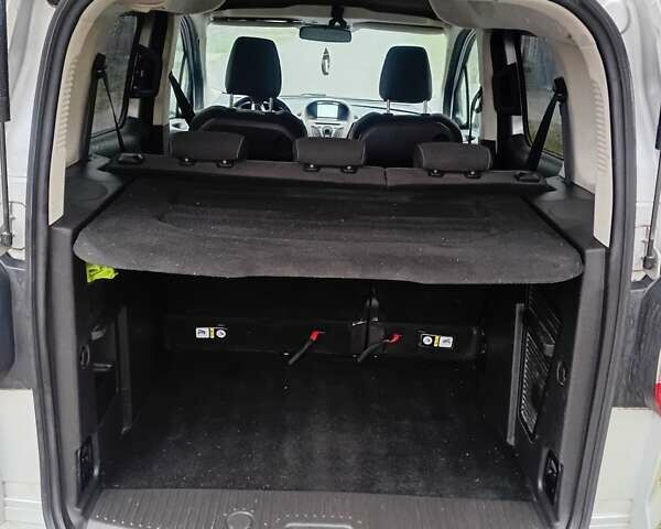 Серый Форд Tourneo Courier, объемом двигателя 1.56 л и пробегом 134 тыс. км за 7900 $, фото 3 на Automoto.ua