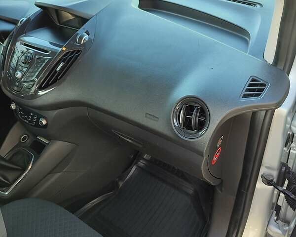 Серый Форд Tourneo Courier, объемом двигателя 1.5 л и пробегом 259 тыс. км за 9000 $, фото 35 на Automoto.ua