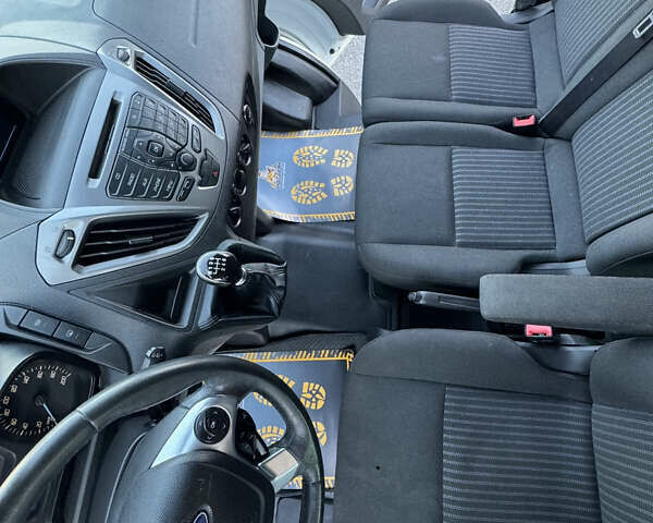 Белый Форд Турнео Кастом, объемом двигателя 2.2 л и пробегом 224 тыс. км за 16900 $, фото 44 на Automoto.ua