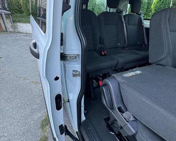 Белый Форд Турнео Кастом, объемом двигателя 2.2 л и пробегом 224 тыс. км за 16900 $, фото 32 на Automoto.ua