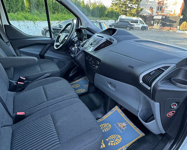 Белый Форд Турнео Кастом, объемом двигателя 2.2 л и пробегом 224 тыс. км за 16900 $, фото 24 на Automoto.ua