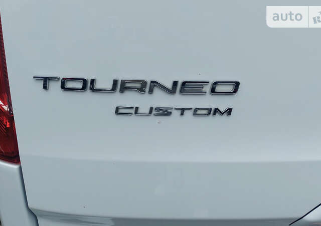 Белый Форд Турнео Кастом, объемом двигателя 2.2 л и пробегом 180 тыс. км за 18900 $, фото 11 на Automoto.ua