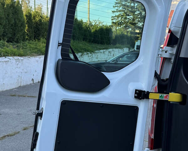 Белый Форд Турнео Кастом, объемом двигателя 2.2 л и пробегом 224 тыс. км за 16900 $, фото 34 на Automoto.ua