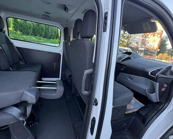 Белый Форд Турнео Кастом, объемом двигателя 2.2 л и пробегом 224 тыс. км за 16900 $, фото 27 на Automoto.ua