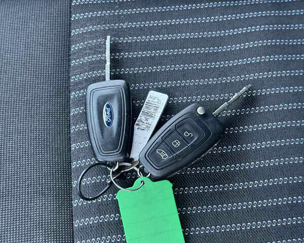 Белый Форд Турнео Кастом, объемом двигателя 2.2 л и пробегом 224 тыс. км за 16900 $, фото 37 на Automoto.ua