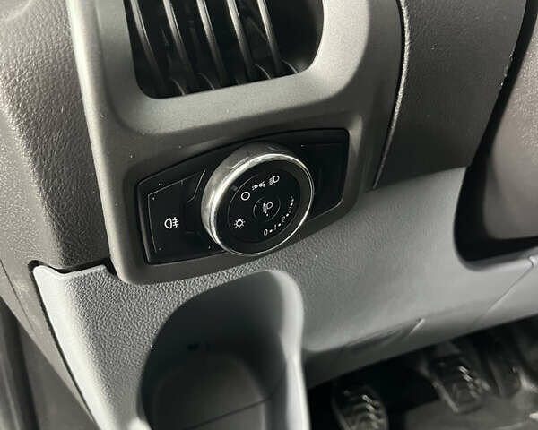 Белый Форд Турнео Кастом, объемом двигателя 2.2 л и пробегом 219 тыс. км за 12400 $, фото 22 на Automoto.ua