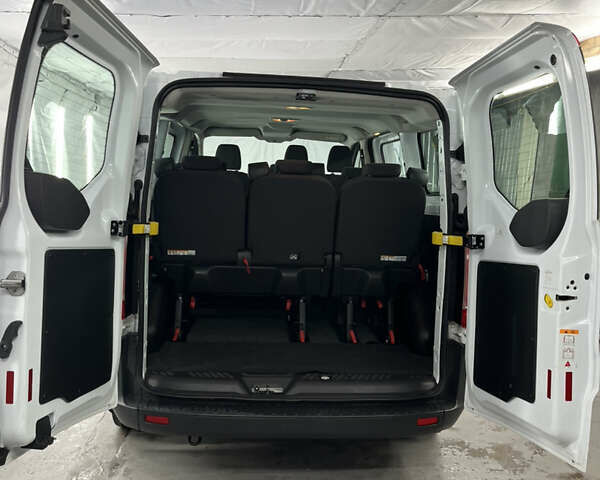 Белый Форд Турнео Кастом, объемом двигателя 2.2 л и пробегом 219 тыс. км за 12400 $, фото 28 на Automoto.ua