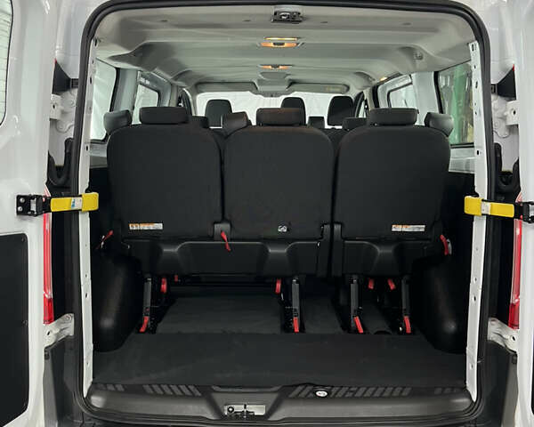 Белый Форд Турнео Кастом, объемом двигателя 2.2 л и пробегом 219 тыс. км за 12400 $, фото 27 на Automoto.ua