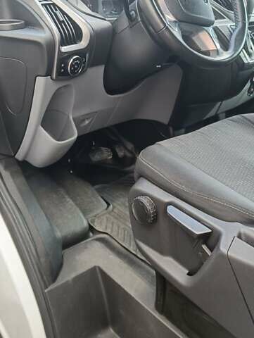 Белый Форд Турнео Кастом, объемом двигателя 2 л и пробегом 94 тыс. км за 21850 $, фото 2 на Automoto.ua