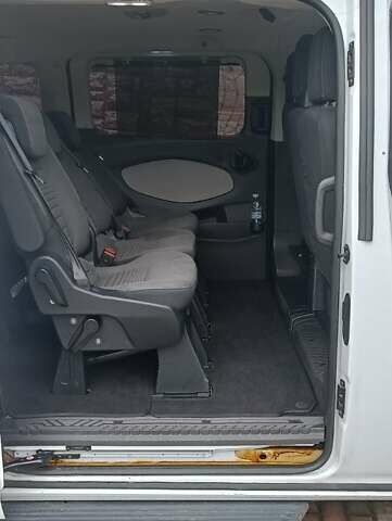 Белый Форд Турнео Кастом, объемом двигателя 2 л и пробегом 94 тыс. км за 21850 $, фото 11 на Automoto.ua