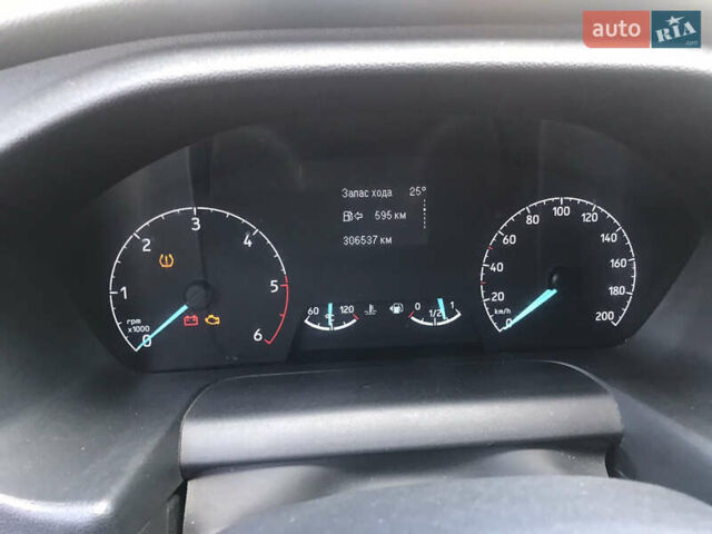 Белый Форд Турнео Кастом, объемом двигателя 2 л и пробегом 306 тыс. км за 19500 $, фото 15 на Automoto.ua