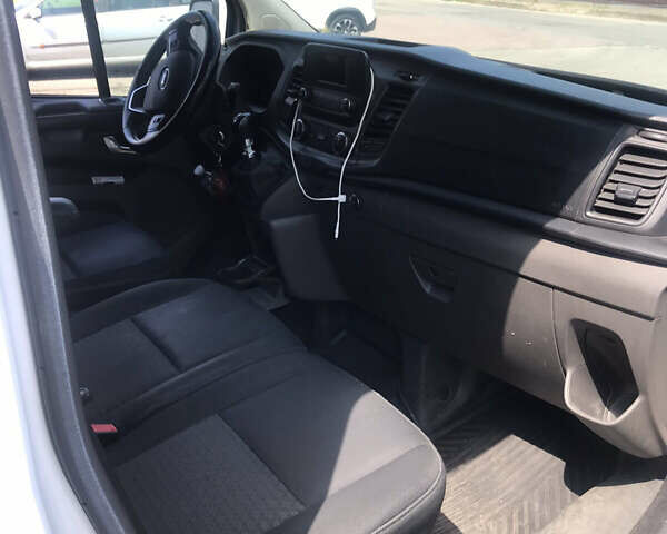 Белый Форд Турнео Кастом, объемом двигателя 2 л и пробегом 306 тыс. км за 19500 $, фото 10 на Automoto.ua