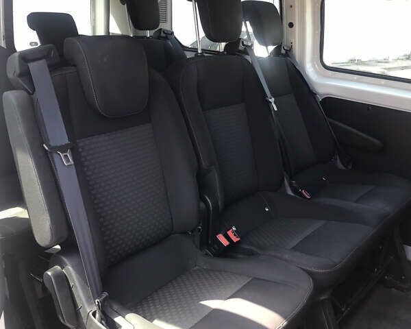 Белый Форд Турнео Кастом, объемом двигателя 2 л и пробегом 306 тыс. км за 19500 $, фото 11 на Automoto.ua